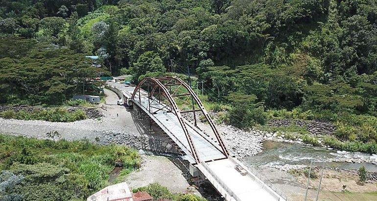 puente sobre el ro Caldera en Boquete