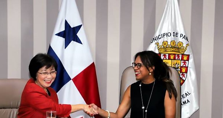 Visita de cortesa de la embajadora de Singapur a ciudad de Panam