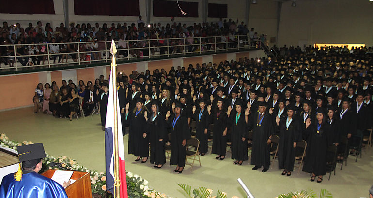 El Centro Regional Universitario de Cocl CRUC entreg al pas 375 nuevos especialistas