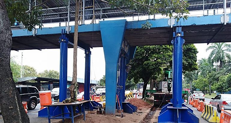Reparaciones en puente peatonal de la CSS con 60 de avance