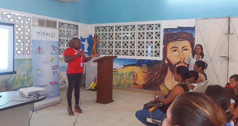Beneficiarias de la Red de Oportunidades reciben charla sobre violencia intrafamiliar en Veracruz