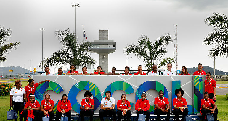 Seleccin femenina de ftbol 