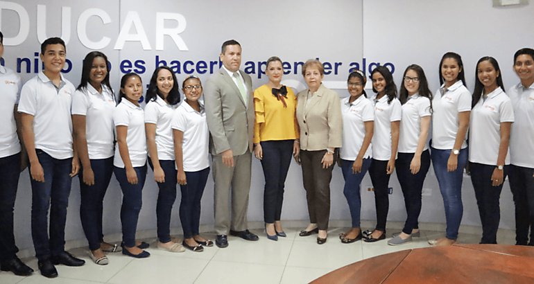 Finalistas del Concurso Nacional de Oratoria visitan el IFARHU