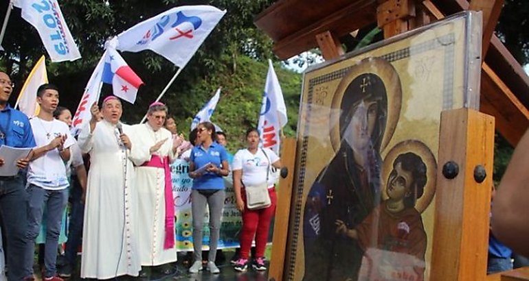 Reciben los smbolos de la JMJ en la Arquidicesis de Panam 