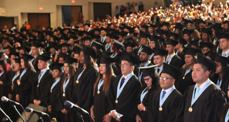 FAECO gradu a ms de 400 nuevos profesionales 