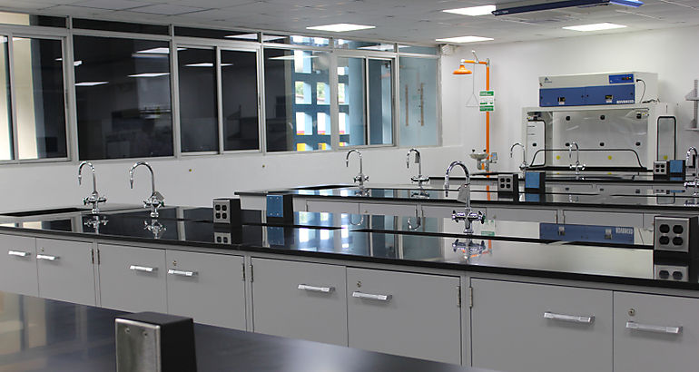 laboratorio en Facultad de Ciencias Naturales 