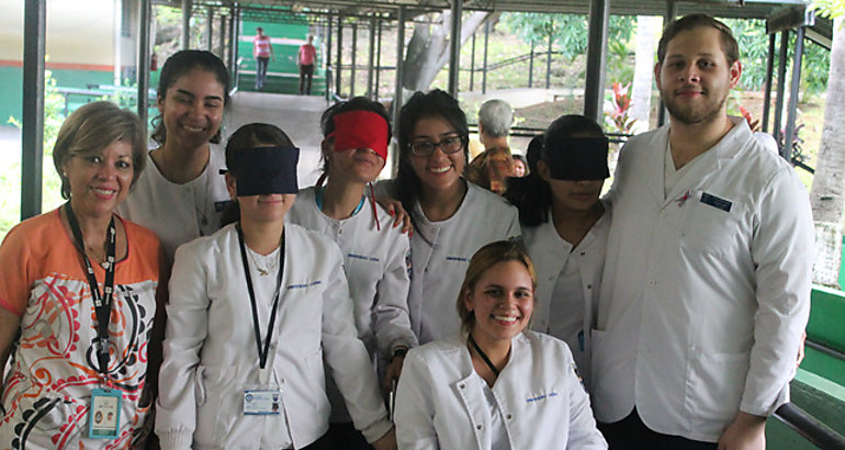 Estudiantes de la Universidad Latina realizan prctica de campo en el IPHE