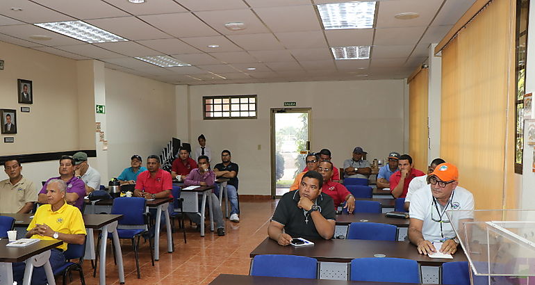 Capacitan a Electricistas y Conductores de la UTP