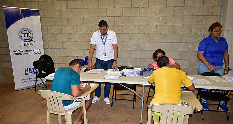 Cedulan a privados de libertad para que puedan votar