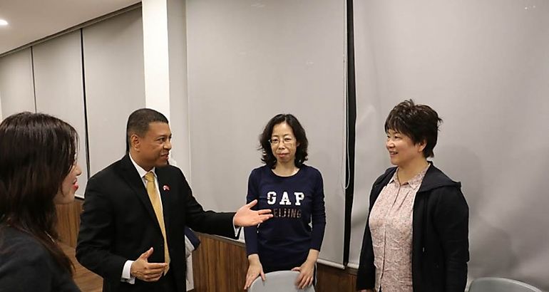 Importante delegacin china en la UMIP
