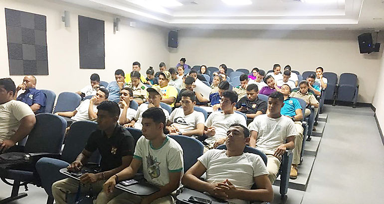 DECA capacita a estudiantes del INA 