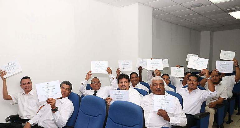 Treinta y cinco nuevos Operadores de Transporte de Carga Terrestre certificados bajo la alianza INADEHTRUKCSLOGIC