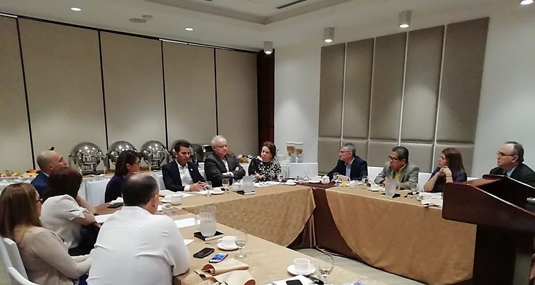 APATEL configura nueva junta directiva 
