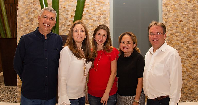 Temi De Obalda Paulina Rodrguez Helena Rodrguez Mariela Sagel y Juan Carlos Roldn