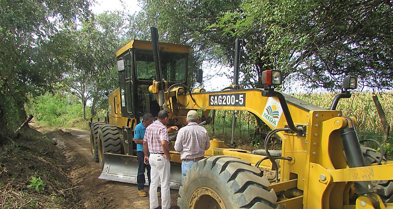 Rehabilitan caminos de produccin en Pocr y Las Tablas