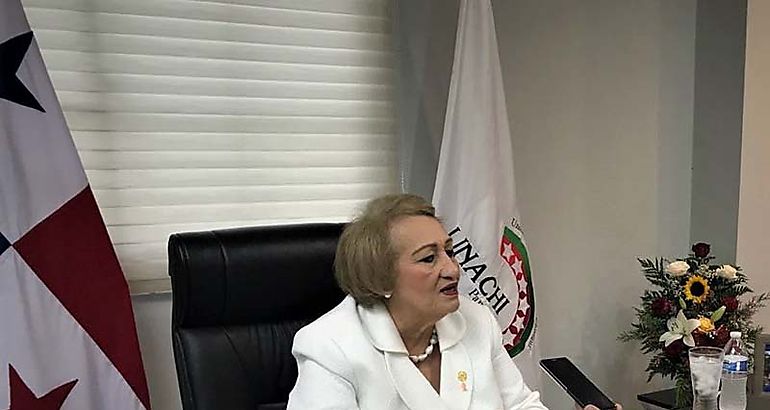 La Rectora de la Universidad Autnoma de Chiriqu la magistra Etelvina Medianero de Bonagas