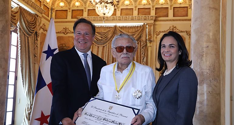 Entrega de la Orden Manuel Amador Guerrero al periodista y escritor panameo Guillermo Snchez Borbn 