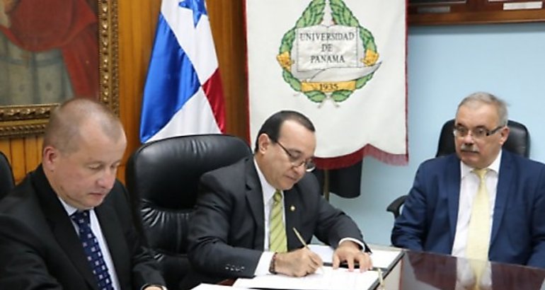 Instituto de Cambio Climtico de la Academia Checa firm convenio con la UP para establecer una estacin