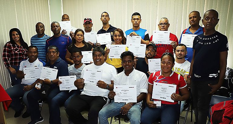 Funcionarios de piscinas municipales se certificacin como guardavidas