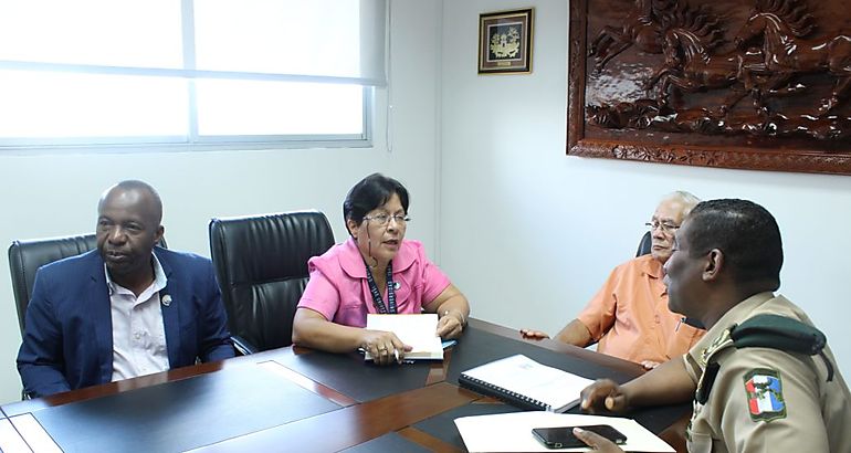 Reunin de acercamiento entre ISAE Universidad y SENAFRONT