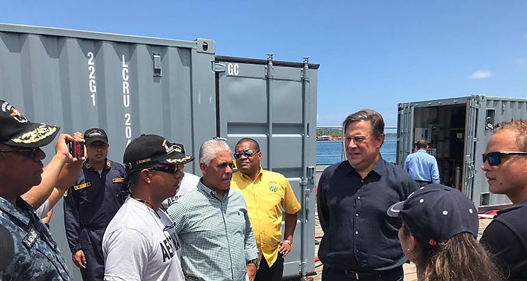 Gobierno ejecuta operacin para abastecer de agua potable a residentes y turistas en Isla Coln