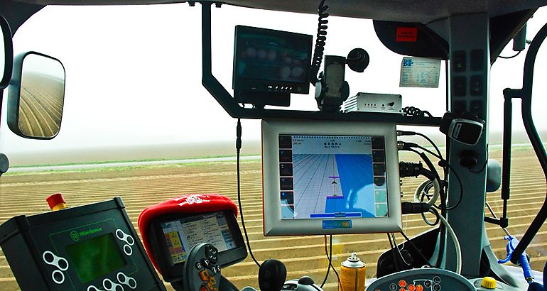 tractor inteligente con sistema BeiDou