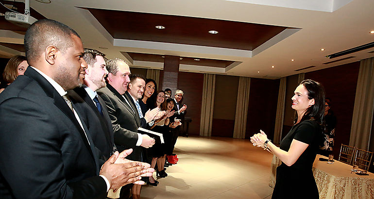 Estudiantes de la Saint Josephs University visitan autoridades diplomticas panameas 