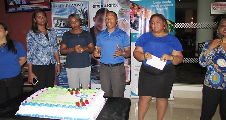 Padrino empresario celebra 22 aos en Coln