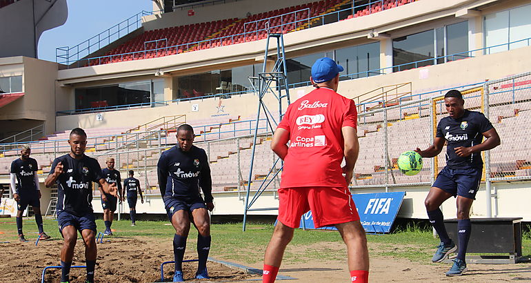 Sele de Ftbol Playa entrena para su nuevo reto