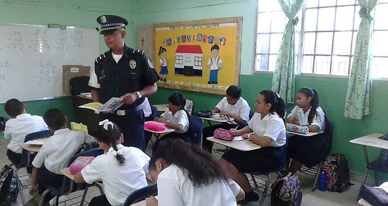 Polica de Chiriqu comprometida con la educacin 