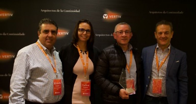 Ricardo Duque vicepresidente de estrategias de canales Amricas Vertiv Yadira Suarez directora de marketing de canales Latin America Vertiv Miguel Angel Zapata gerente general Grupo UPS Panama Fernando Garca  vicepresidente y geren