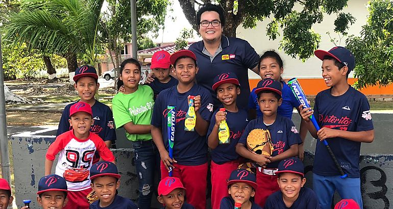 Ligas infantiles de bisbol reciben importante donacin