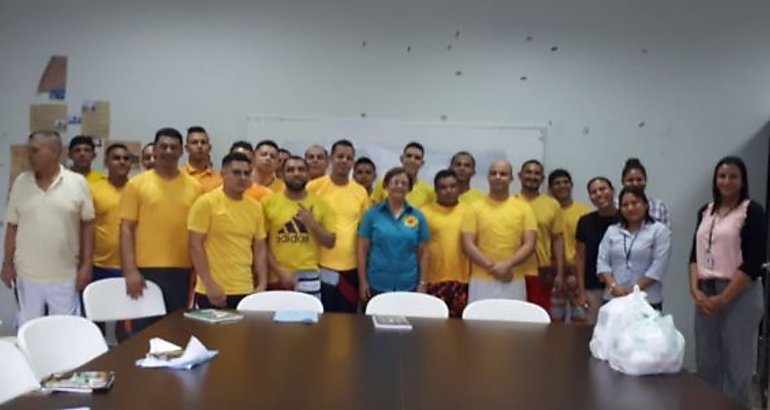 Privados de libertad se gradan en atencin al cliente electricidad y construccin