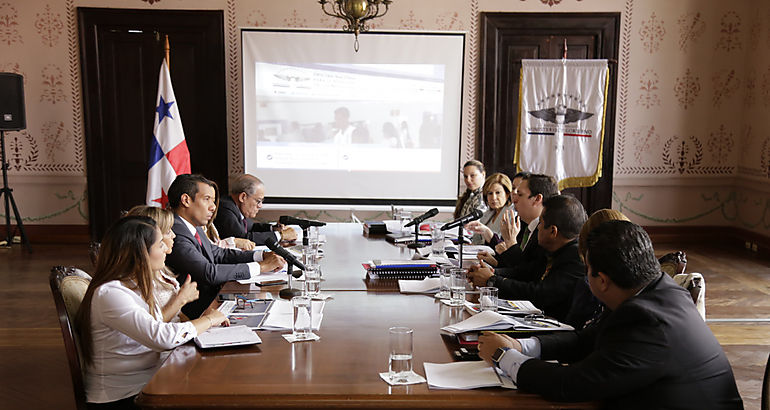 Primera reunin de Transicin en el Ministerio de Gobierno 