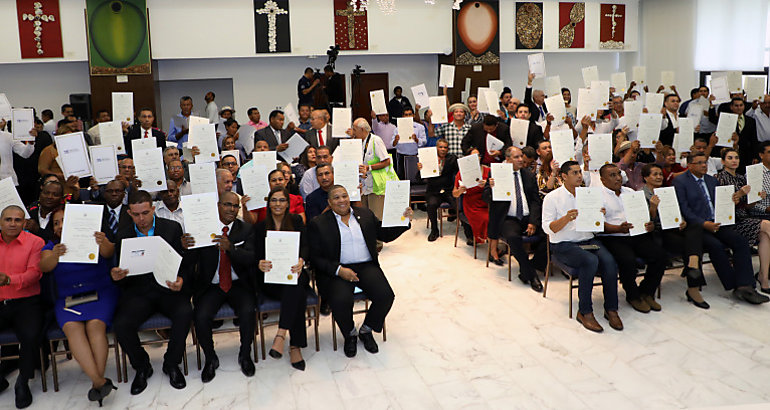 Entregan credenciales a alcaldes y vicealcaldes electos