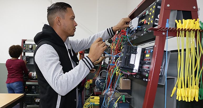 profesionales en oficios industriales