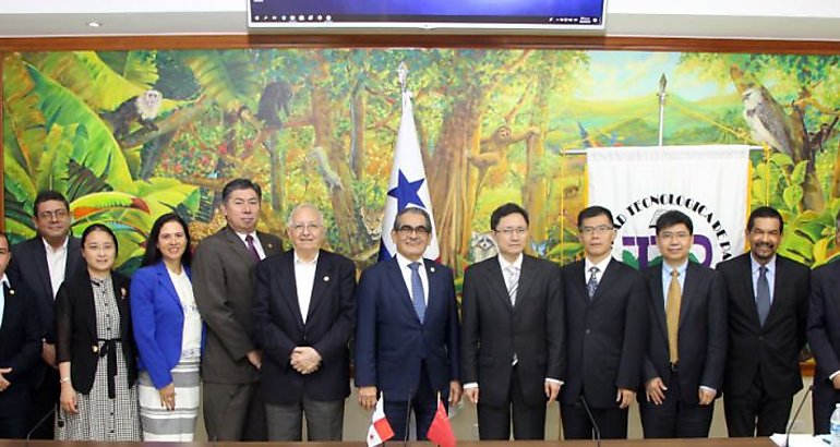 La UTP presenta proyectos a Viceministro de Ciencia y Tecnologa de China