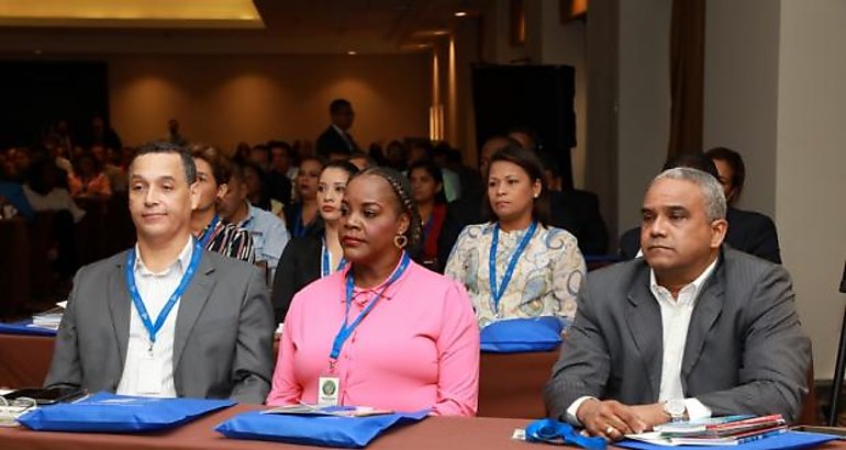 Nuevos diputados van a la escuela 