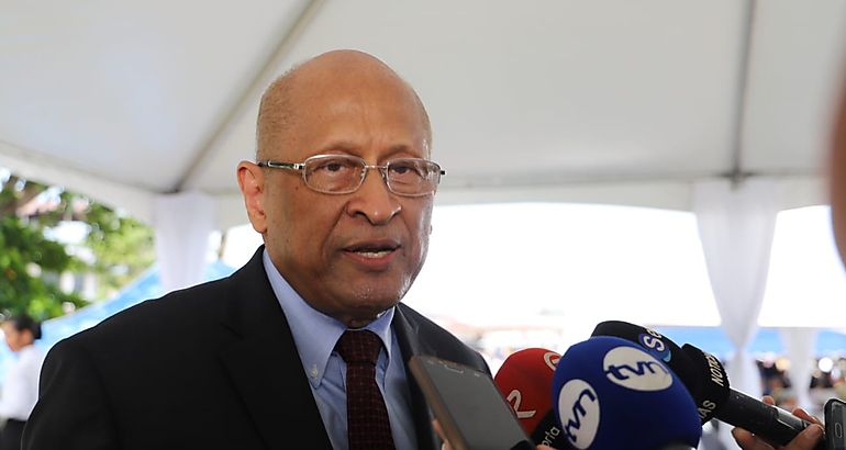 Ministro de Economa y Finanzas Hctor Alexander