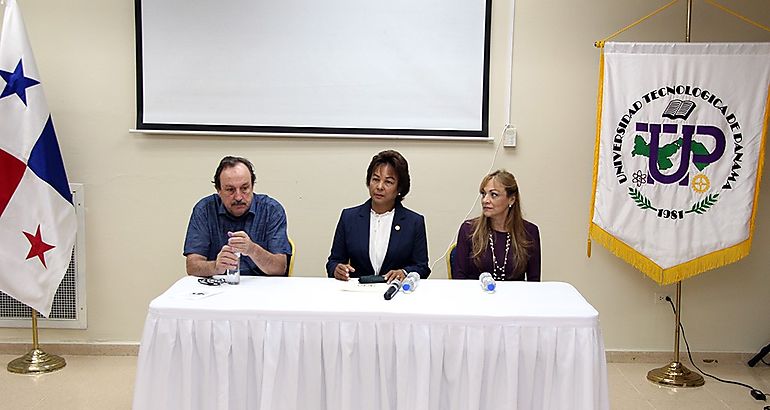 Inauguran Seminario de Extensin Crtica e Integralidad en la UTP