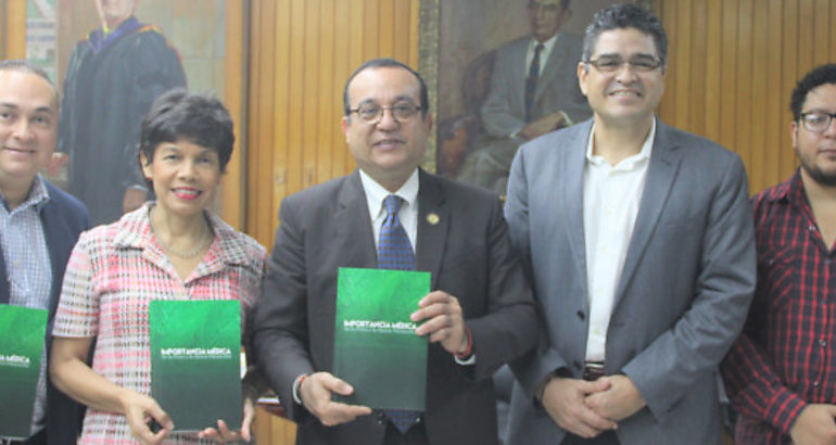 Presentan libro sobre especies de flora y fauna txicos en en Panam 