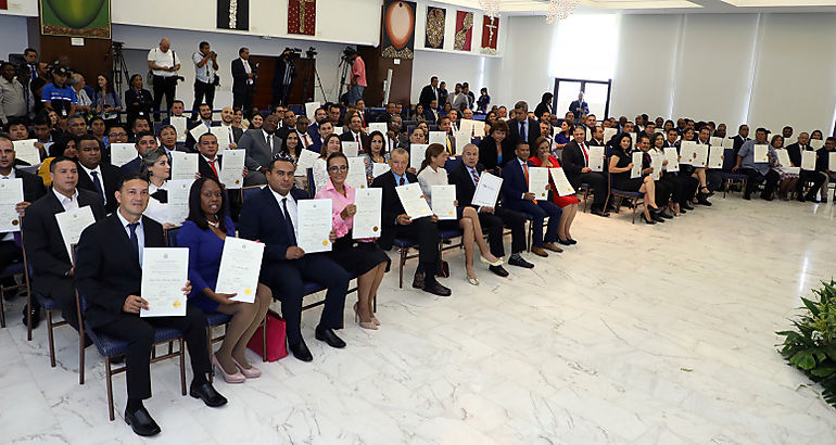 Por culminar proceso de entrega de credenciales