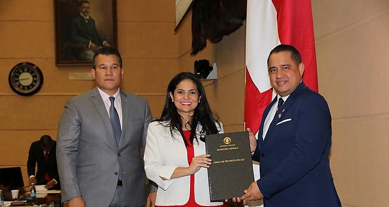 La administradora general de la Autoridad Nacional de Aduanas Tayra Barsallo