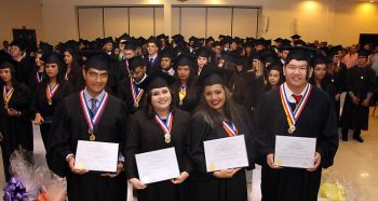 171 nuevos profesionales entrega el Centro Regional Azuero