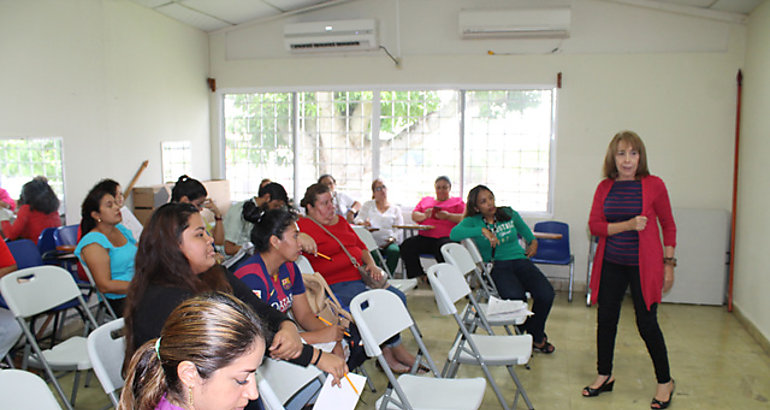 Orientan a padres de estudiantes de la ENSOR sobre diagnsticos de prdida auditiva 
