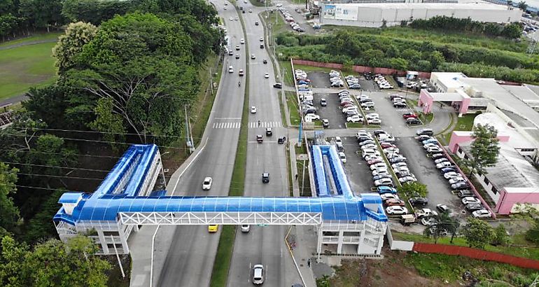 puente peatonal de la UTP
