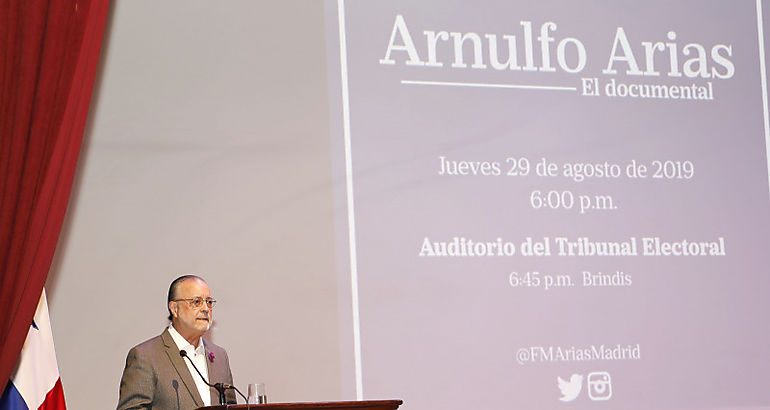 Presentan documental Arnulfo Arias