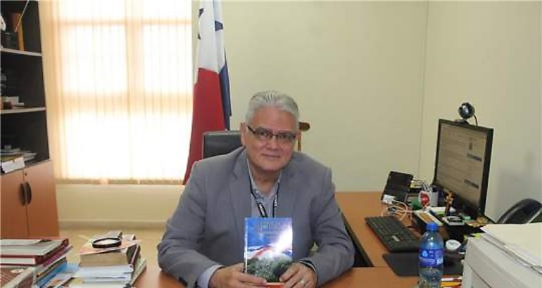 Magistrado Carlos Cuestas presenta obra Crnicas de Historias Panameas