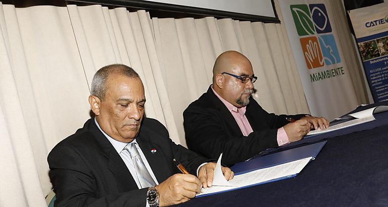MiAMBIENTE y CATIE firman convenio marco para desarrollar proyectos conjuntos 