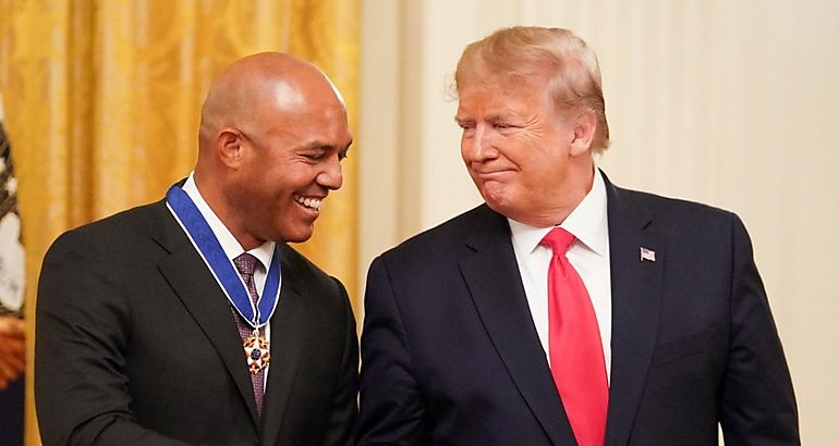 Mariano Rivera recibe la medalla de la Libertad por Donald Trump